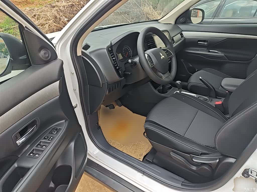 Mitsubishi Outlander, 2017 16