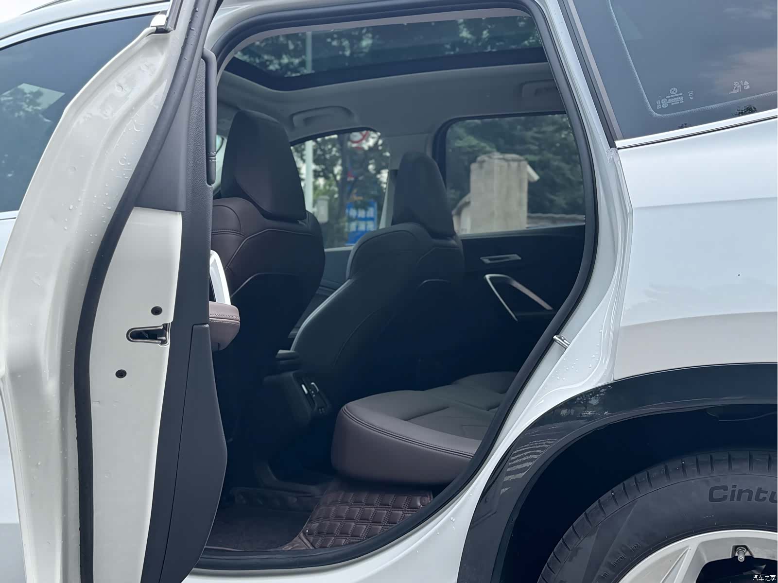 BMW iX1, 2024 14