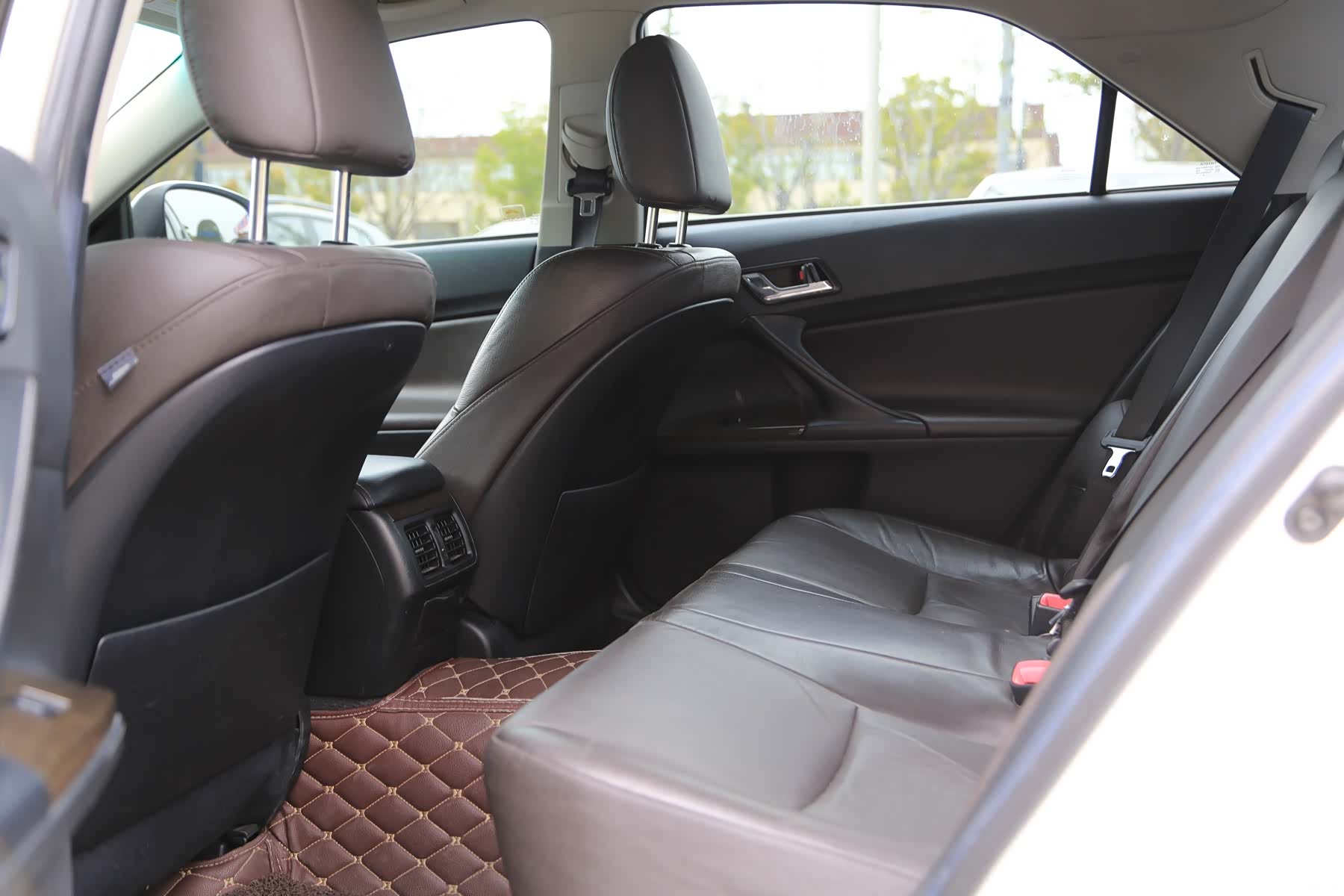 Toyota 2.5V, 2016 14