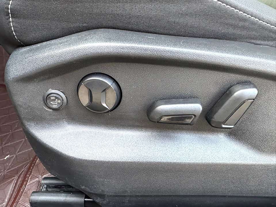 Volkswagen T-ROC exploring Songs