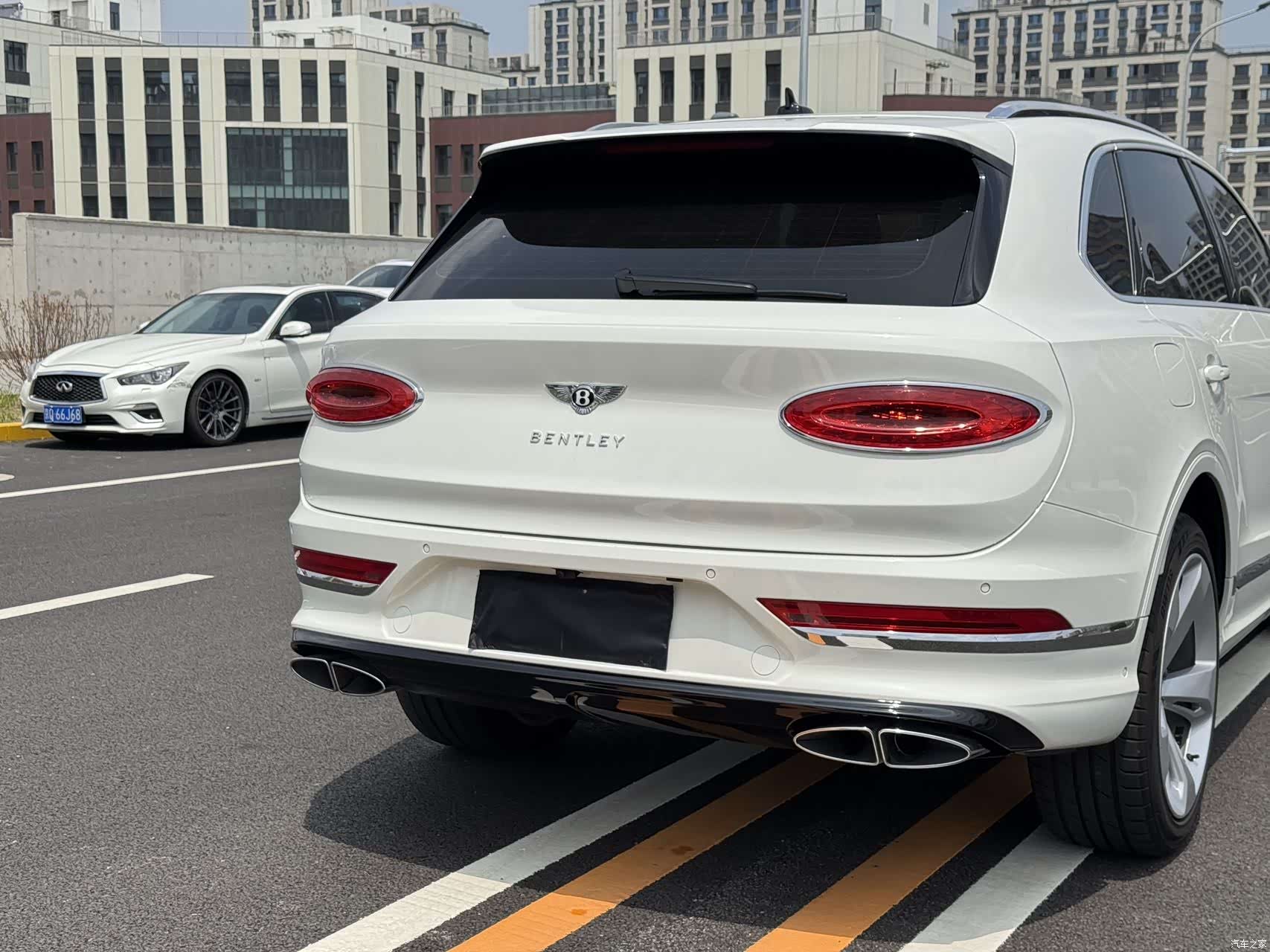Bentley Bentayga, 2021 все фото
