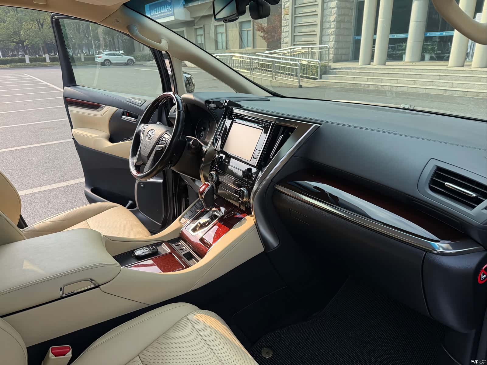 Toyota Alphard, 2017 10