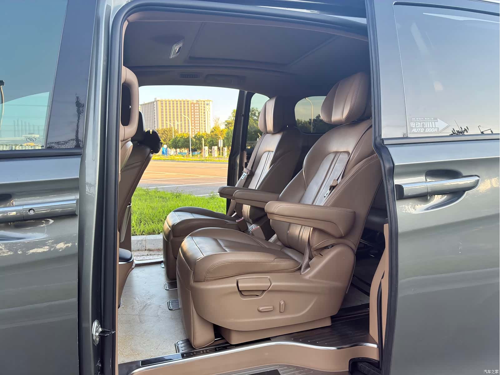 Buick GL8, 2017 9