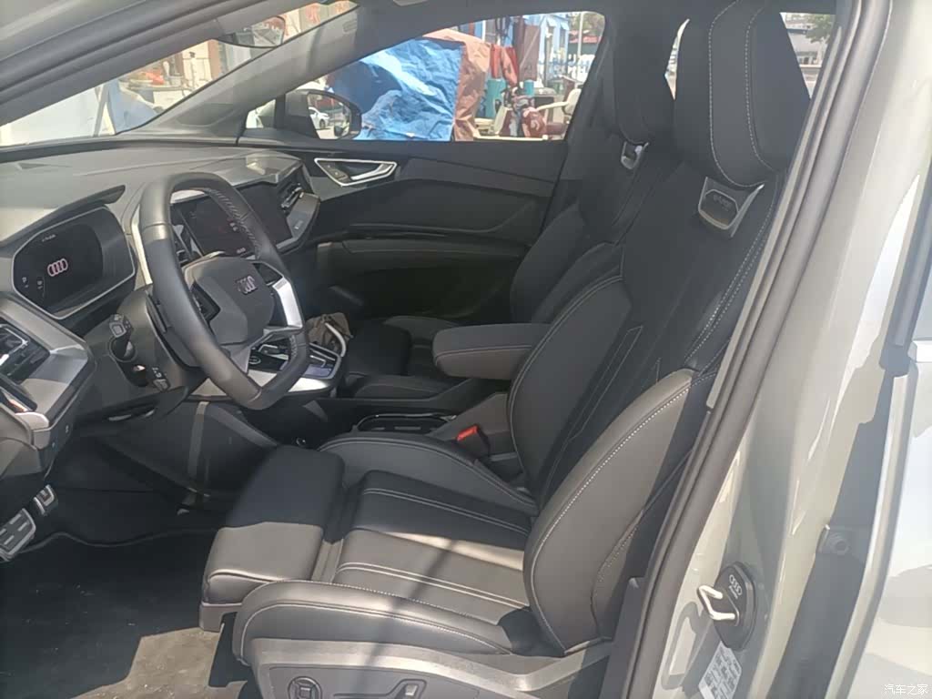 Audi Q4 e-tron, 2024 15
