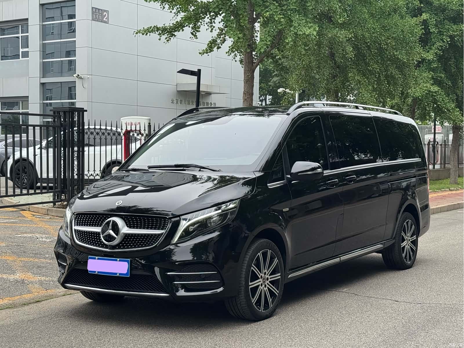 Mercedes-Benz V-Class, 2023 3