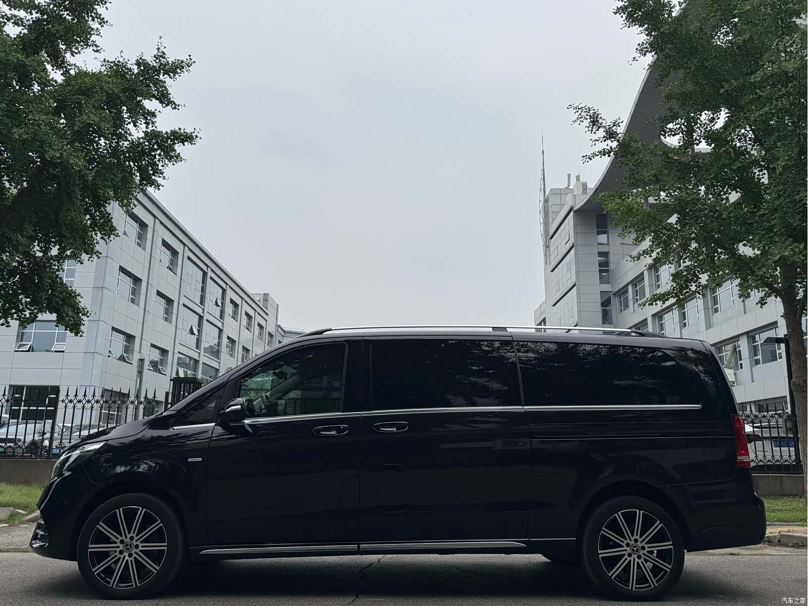 Mercedes-Benz V-Class, 2023 8