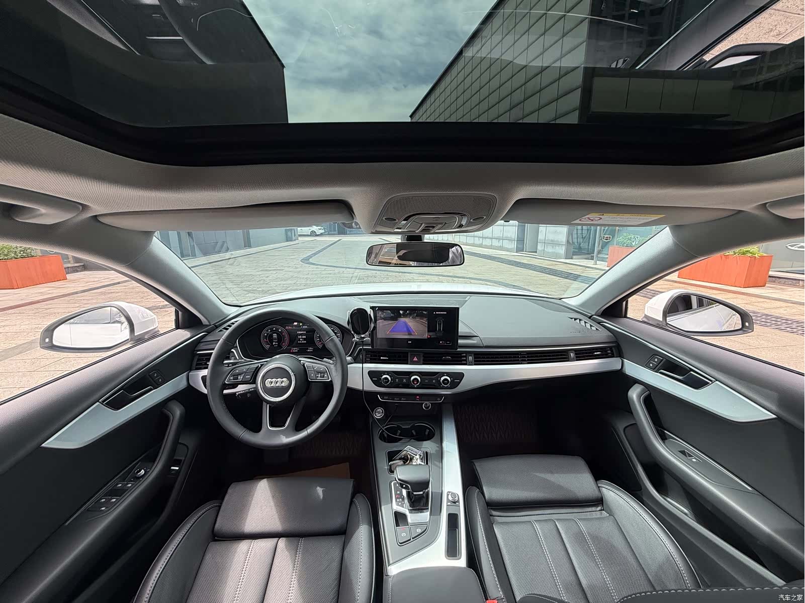 Audi A4L, 2022 все фото