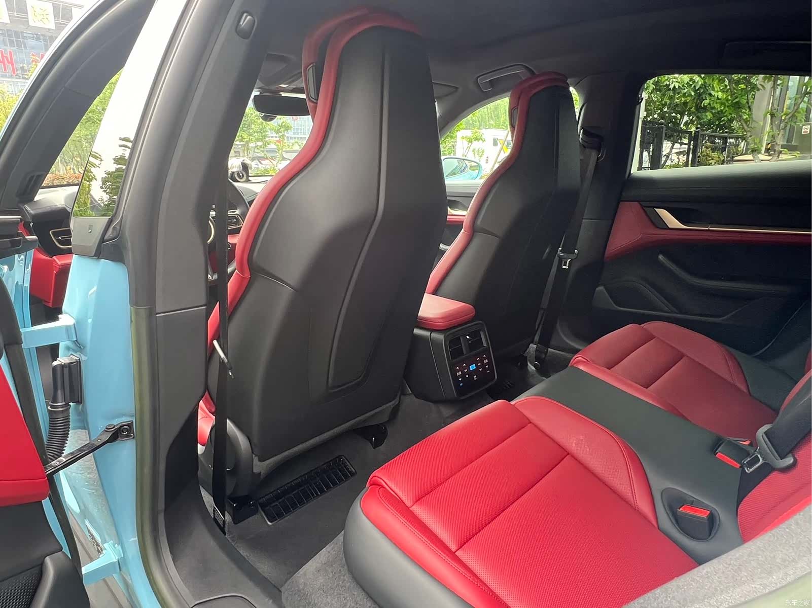 Porsche Taycan, 2023 9