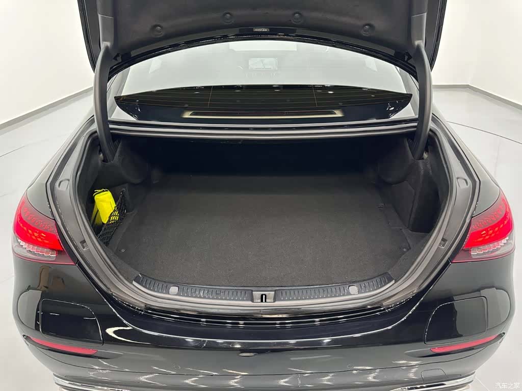 Mercedes-Benz E-Class, 2022 28