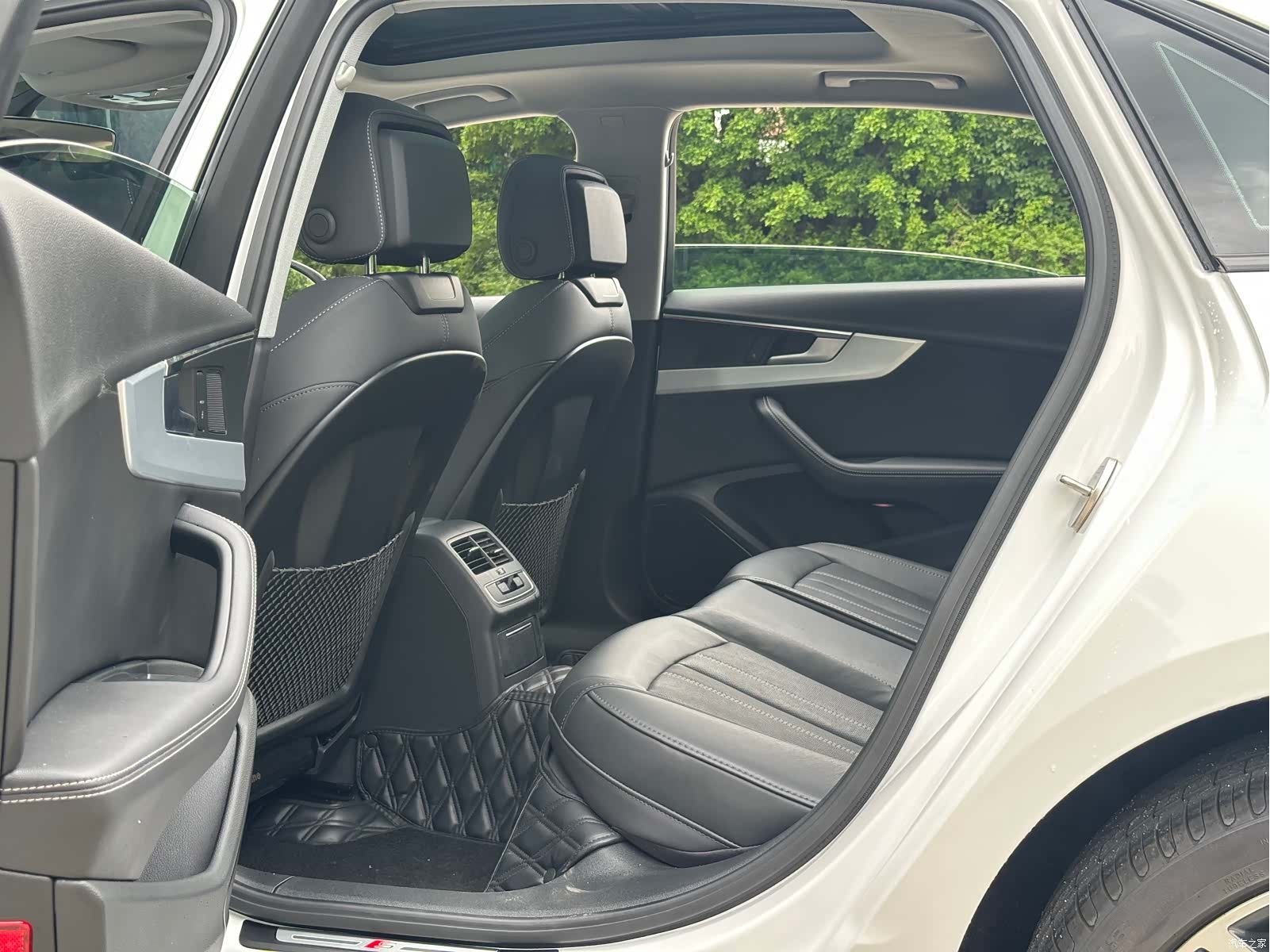 Audi A4L, 2023 все фото