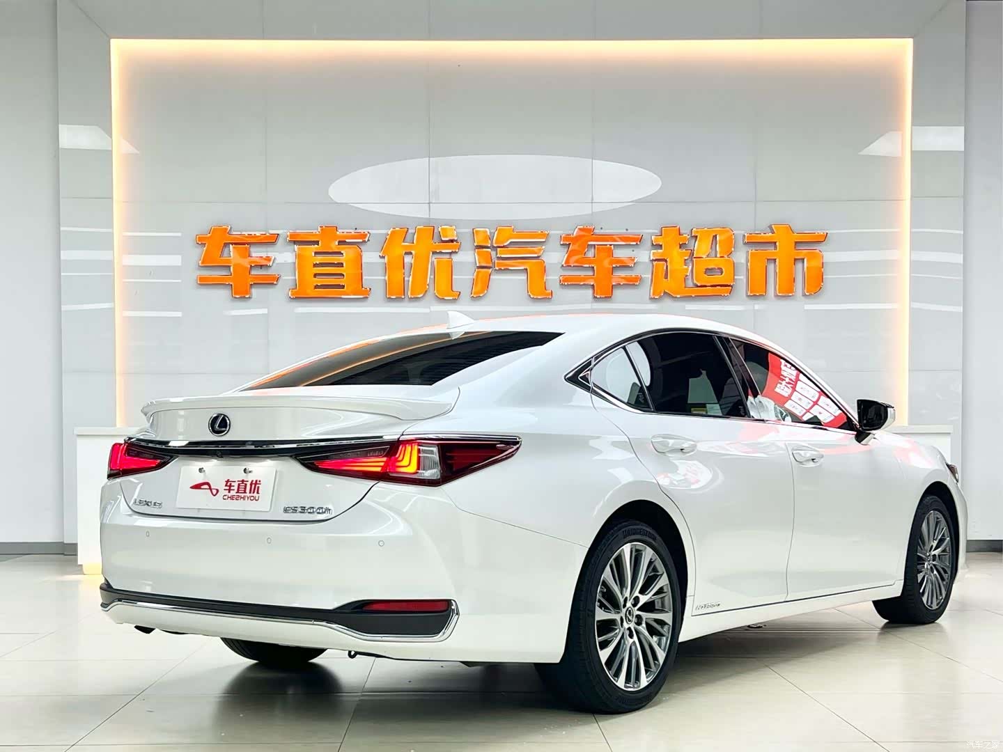 Lexus ES, 2021 все фото