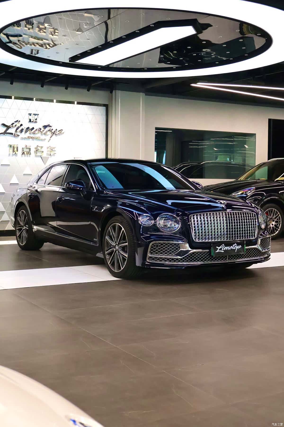 Bentley Flying Spur, 2022 3