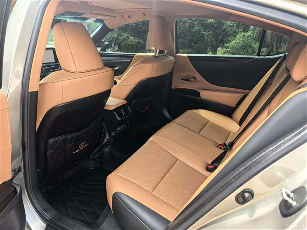 Lexus ES, 2022 10