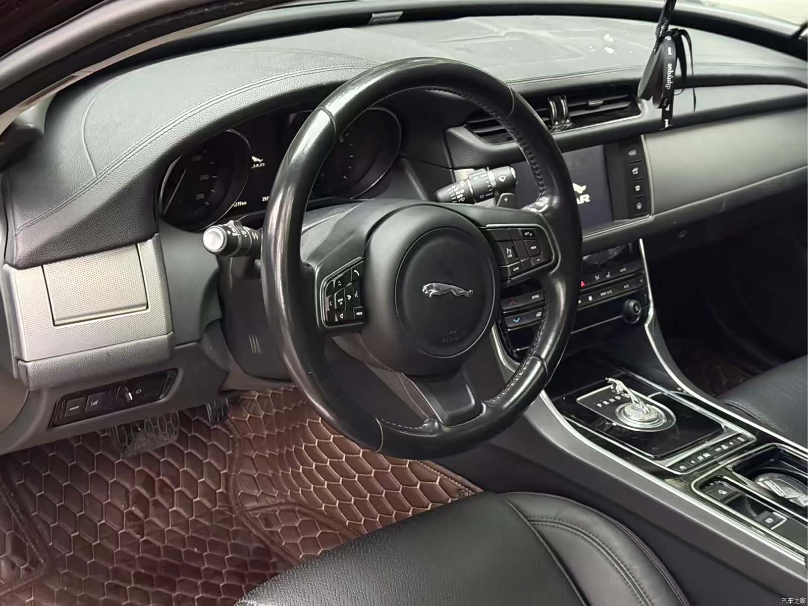 Jaguar XF, 2016 12