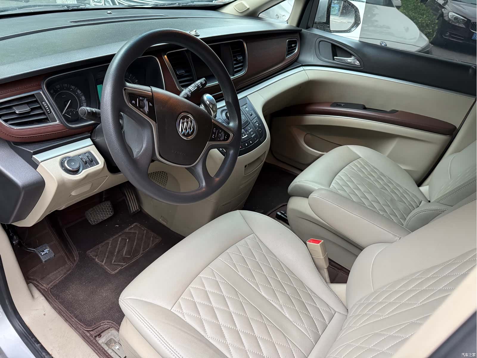 Buick GL8, 2020 3