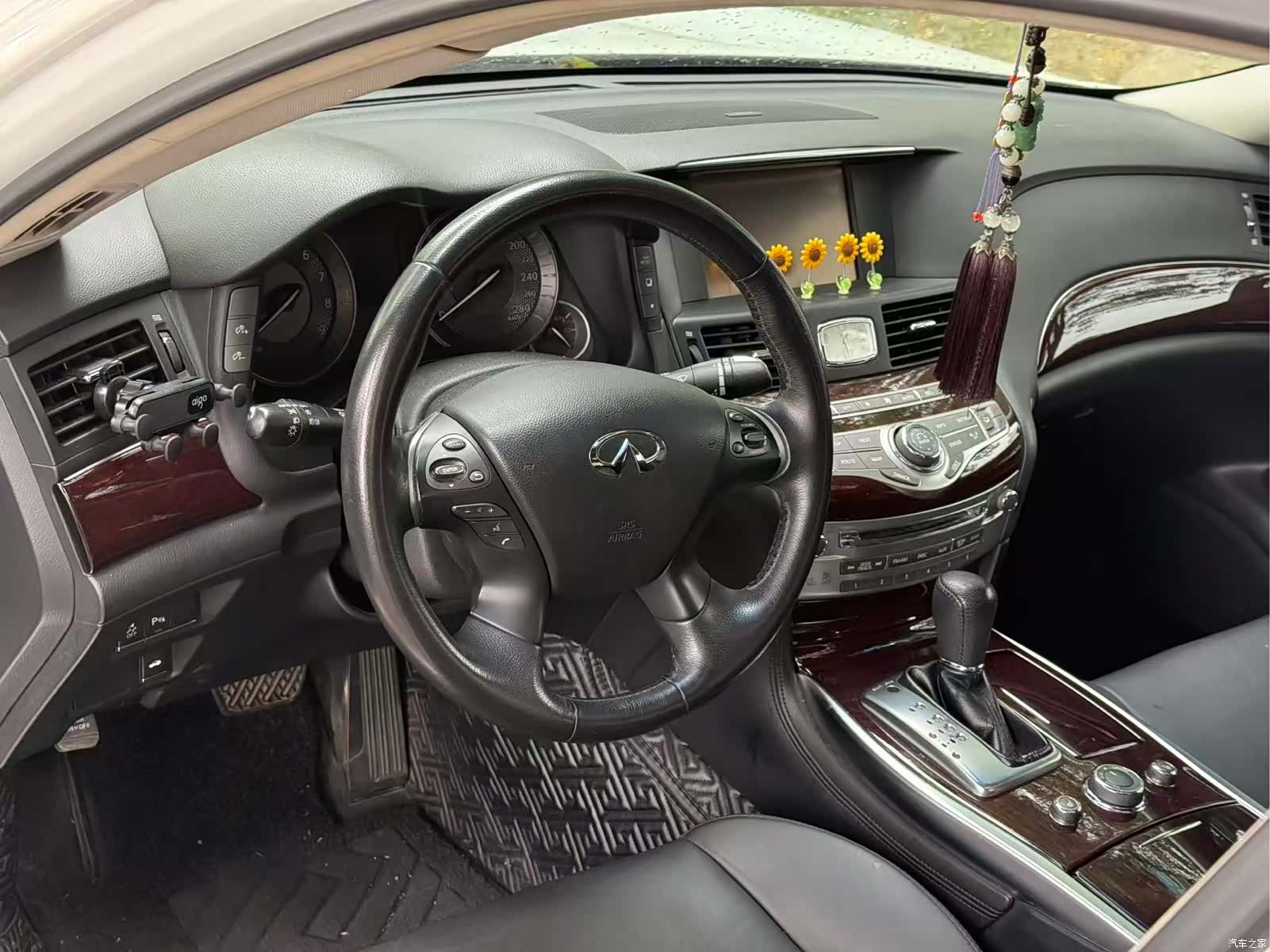 Infiniti Q70, 2016 10