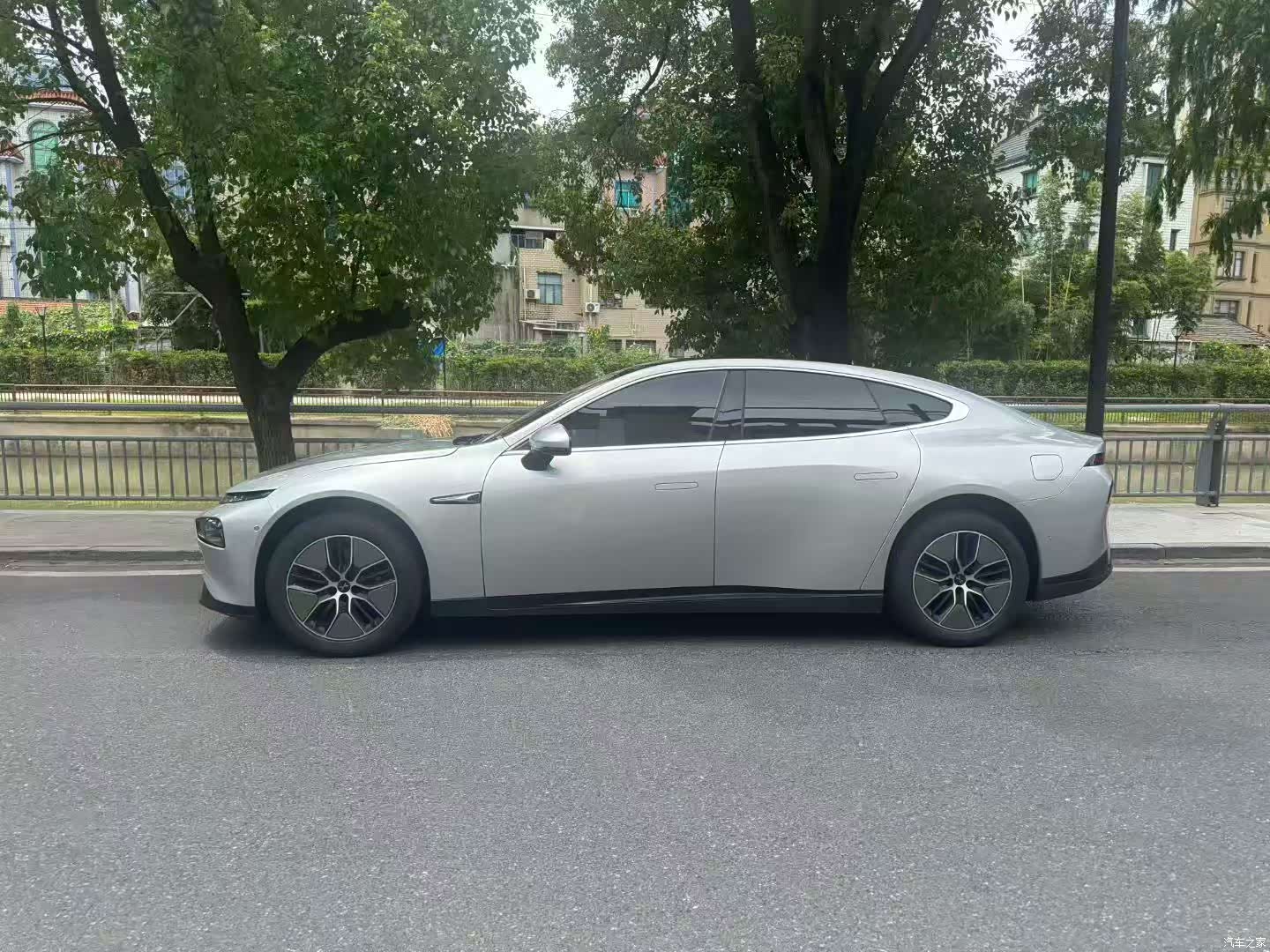 Xpeng P7, 2024 все фото