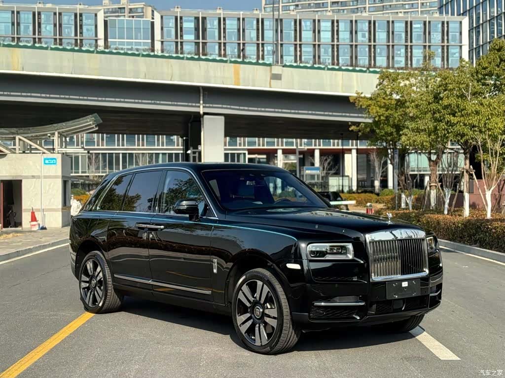 Rolls-Royce Cullinan, 2023 3
