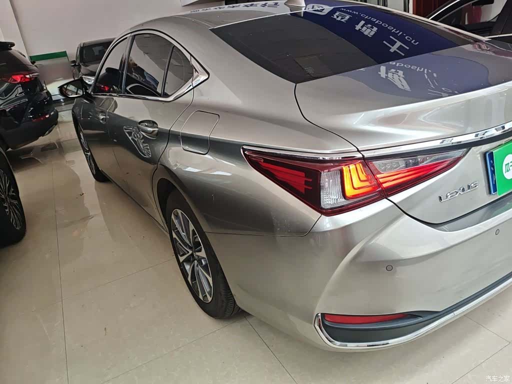 Lexus ES, 2024 9