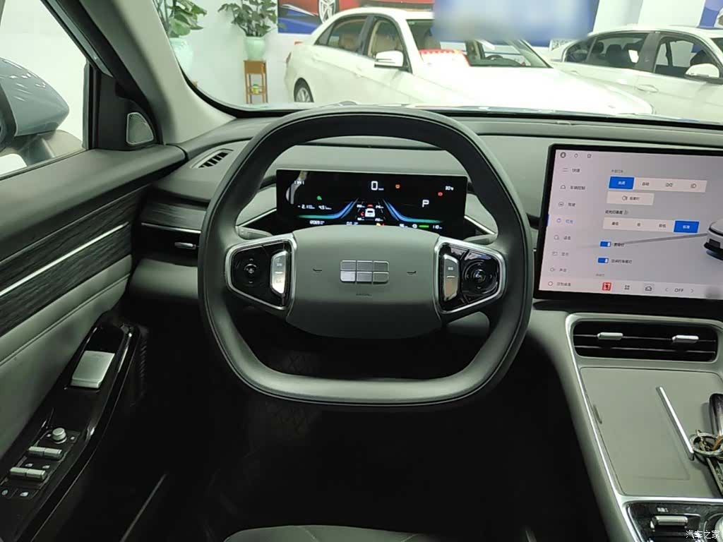 Geely Galaxy L6, 2025 11
