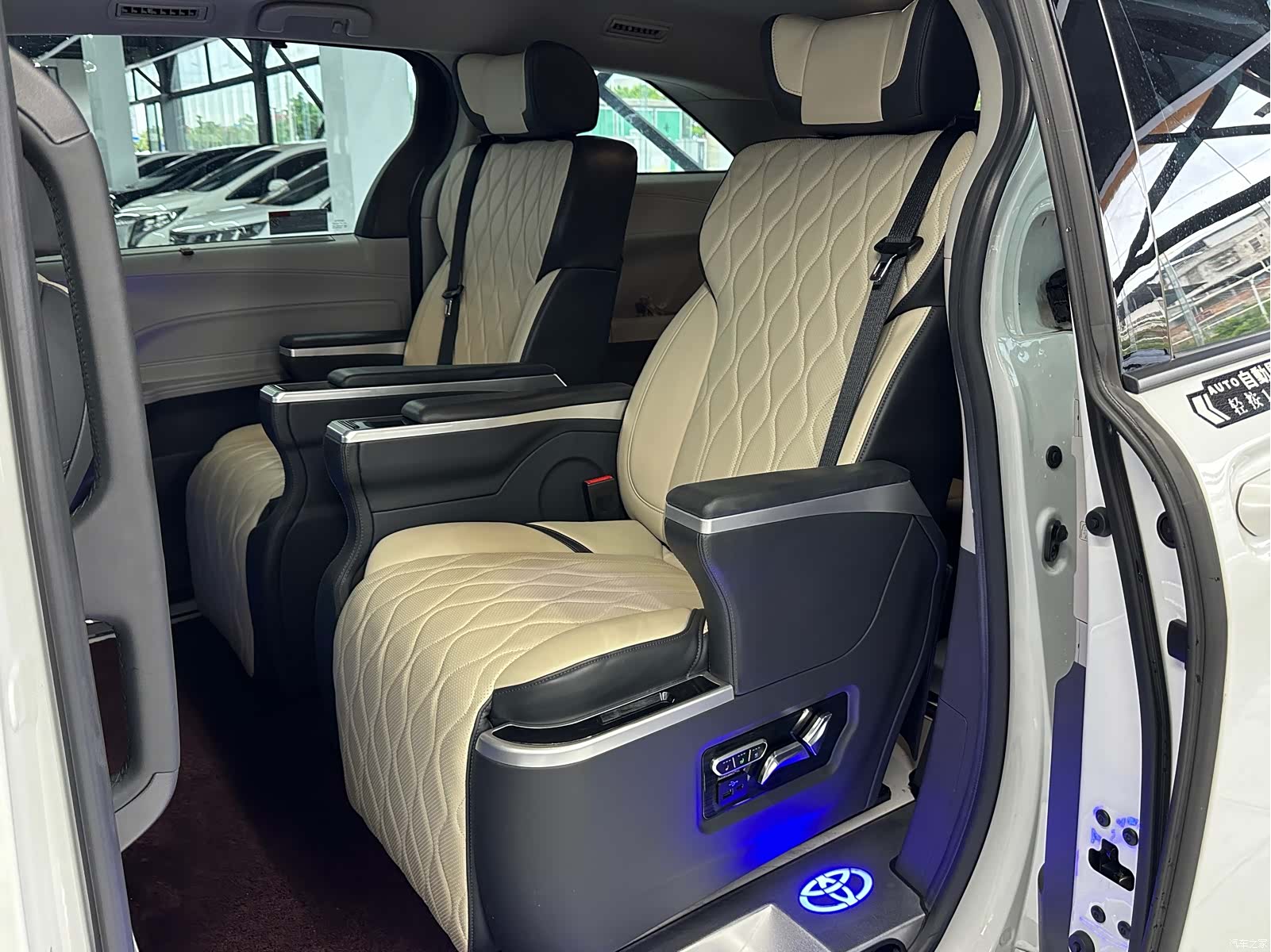 Toyota Sienna, 2023 10