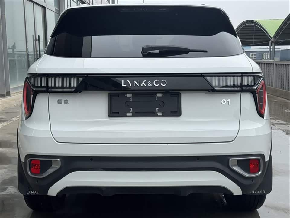 Lynk & Co 01
