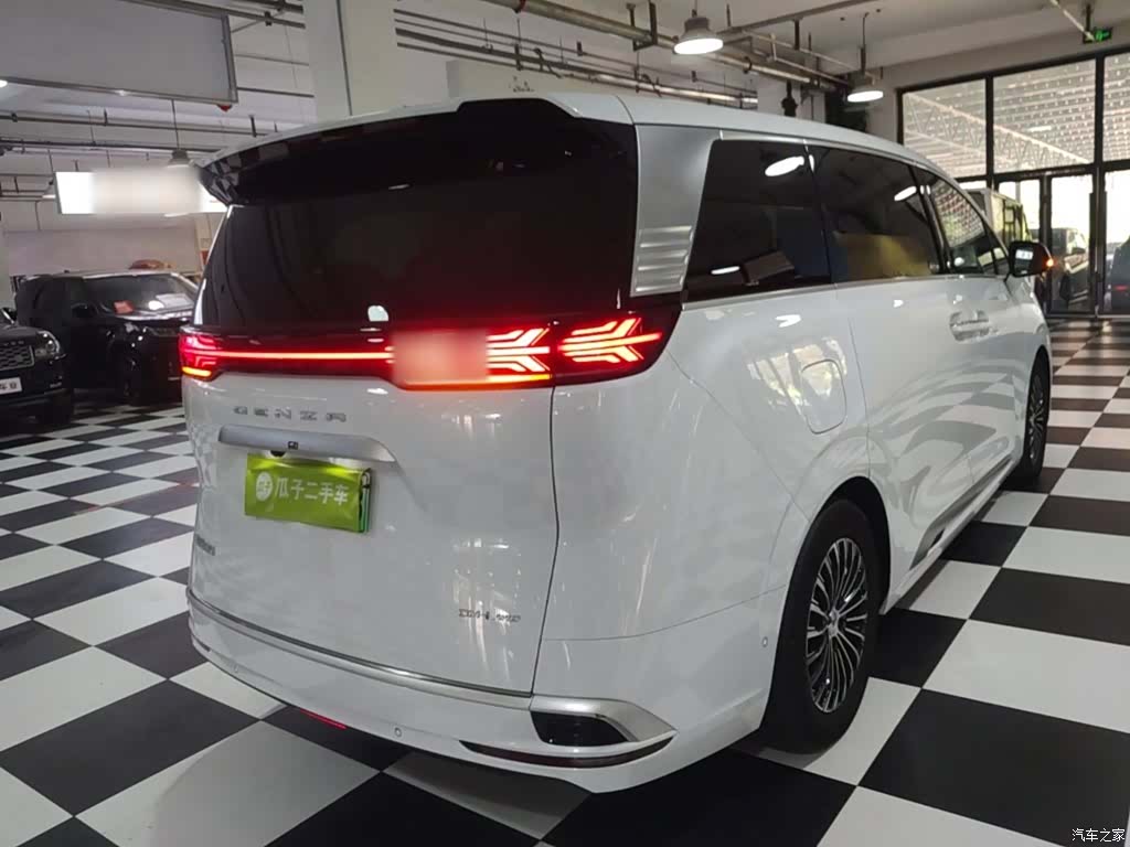 Denza D9, 2023 7