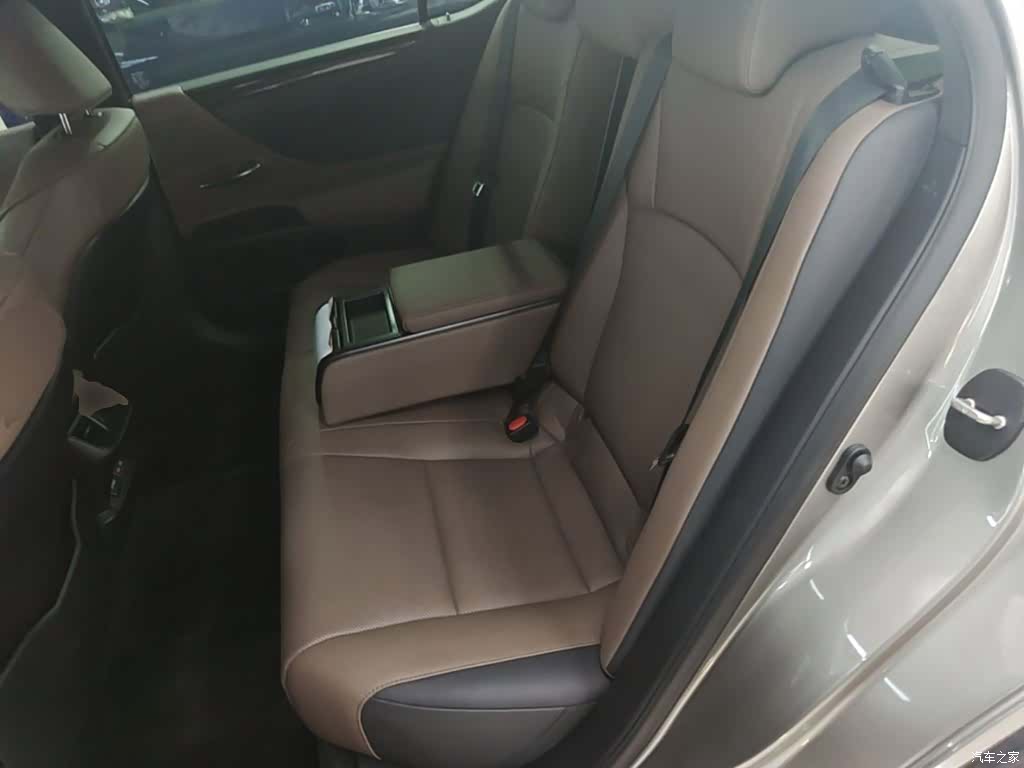 Lexus ES, 2023 17