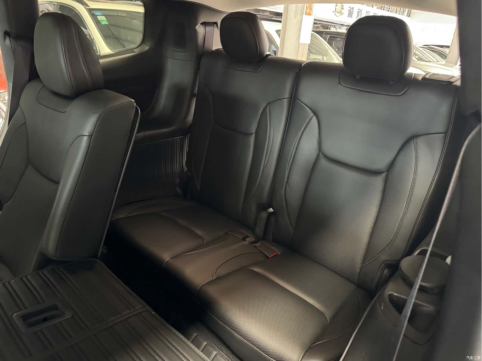 Jeep Grand Commander, 2019 18