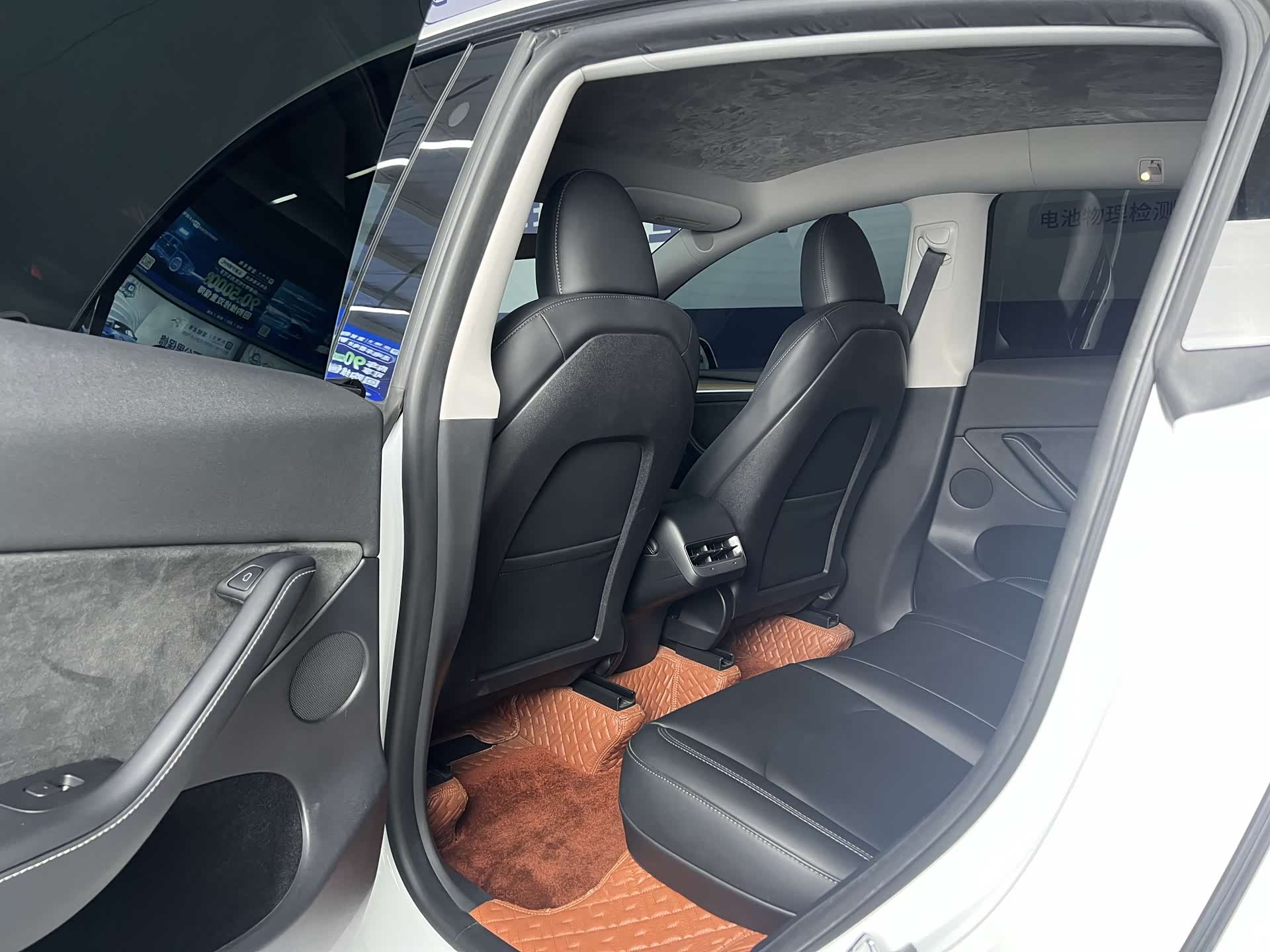 Tesla Model Y, 2023 16