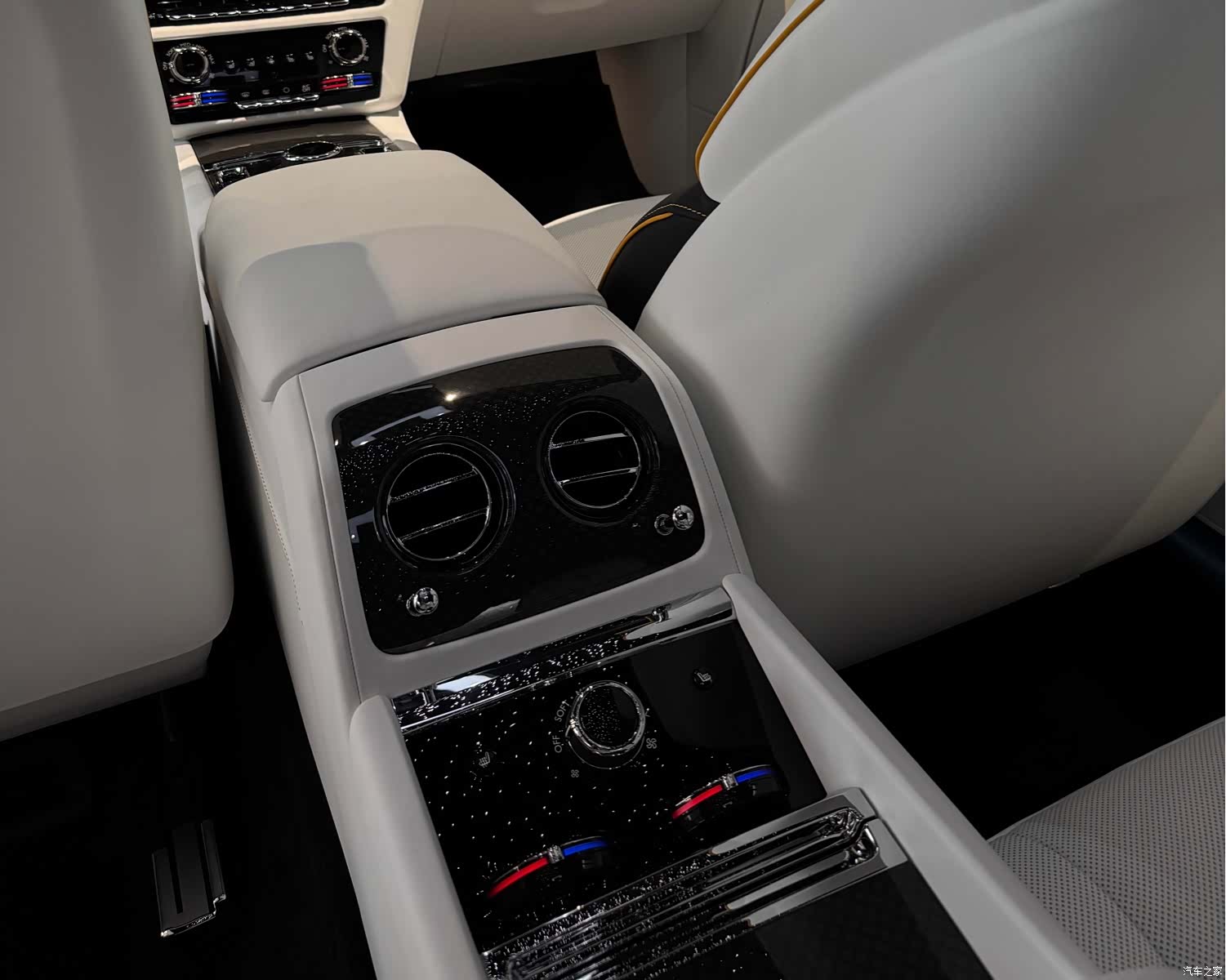 Rolls-Royce Spectre, 2026 12
