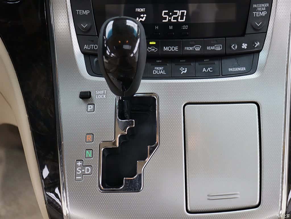 Toyota Alphard, 2015 19