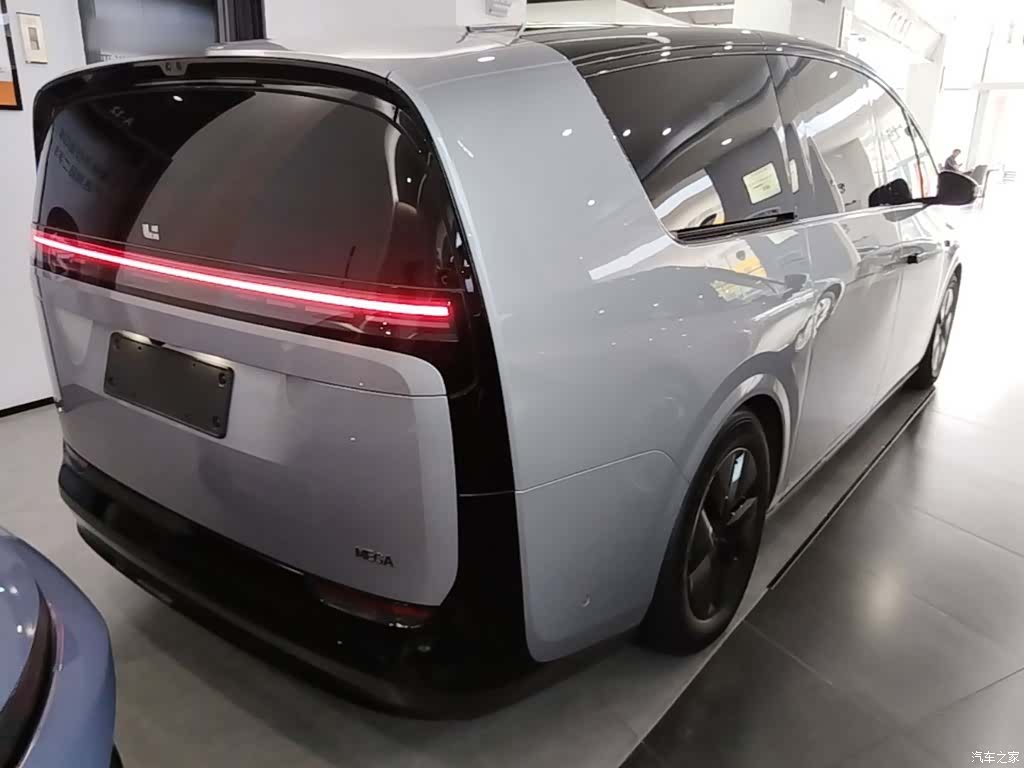 Li Auto MEGA, 2025 7