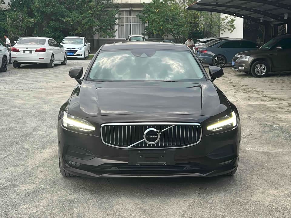 Volvo S90