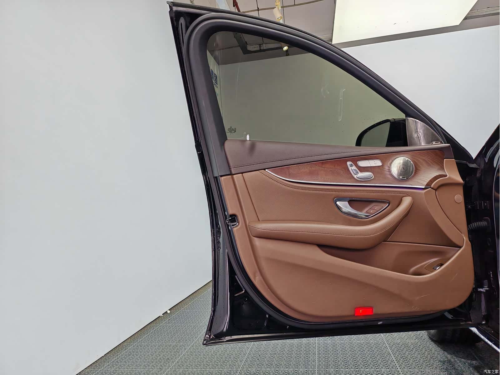 Mercedes-Benz E-Class, 2023 13