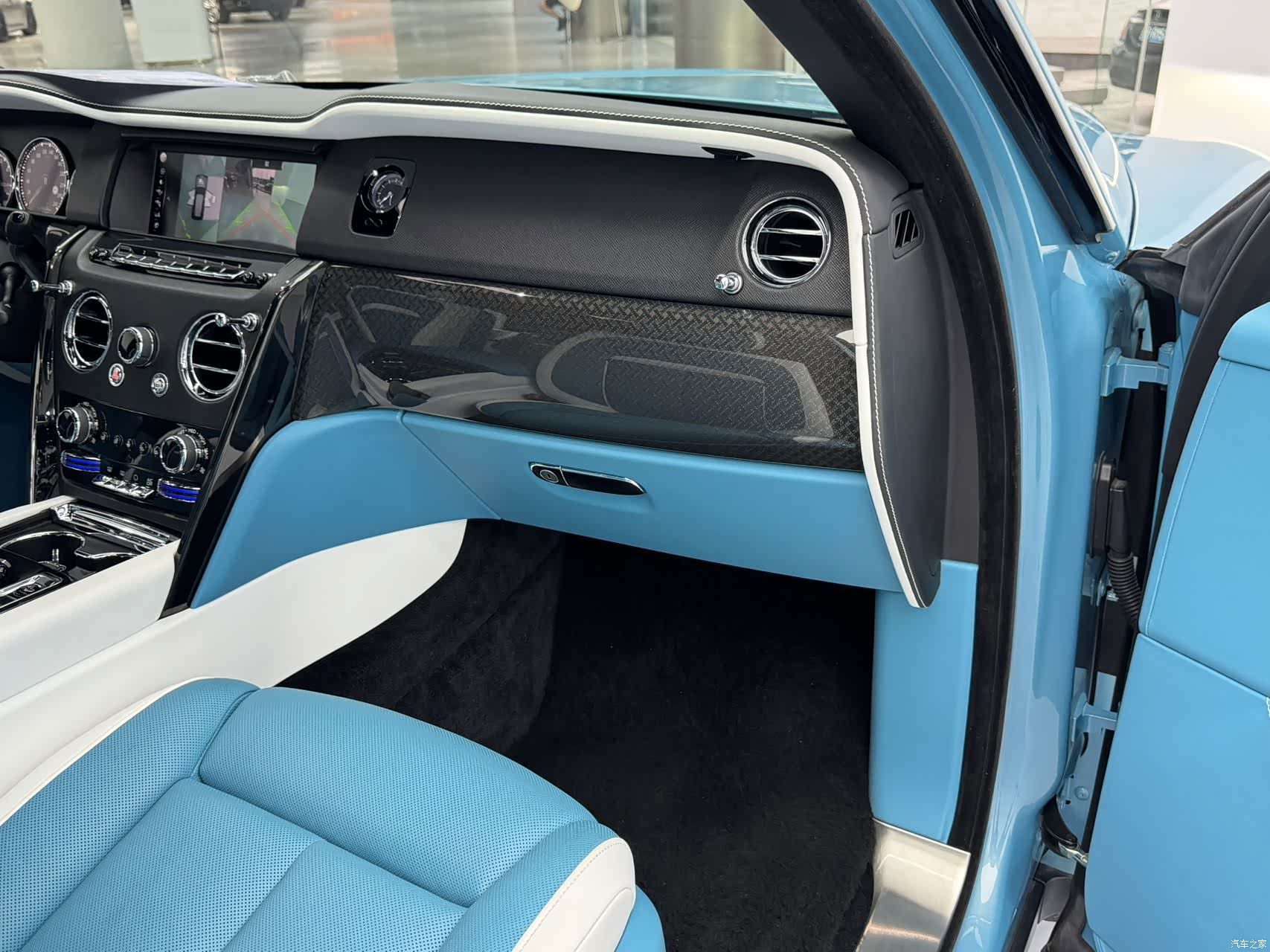 Rolls-Royce Cullinan, 2022 24
