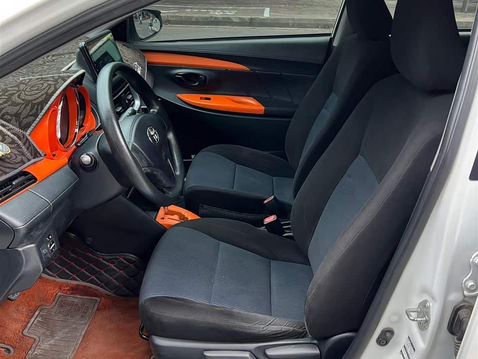 Toyota YARiS L to enjoy