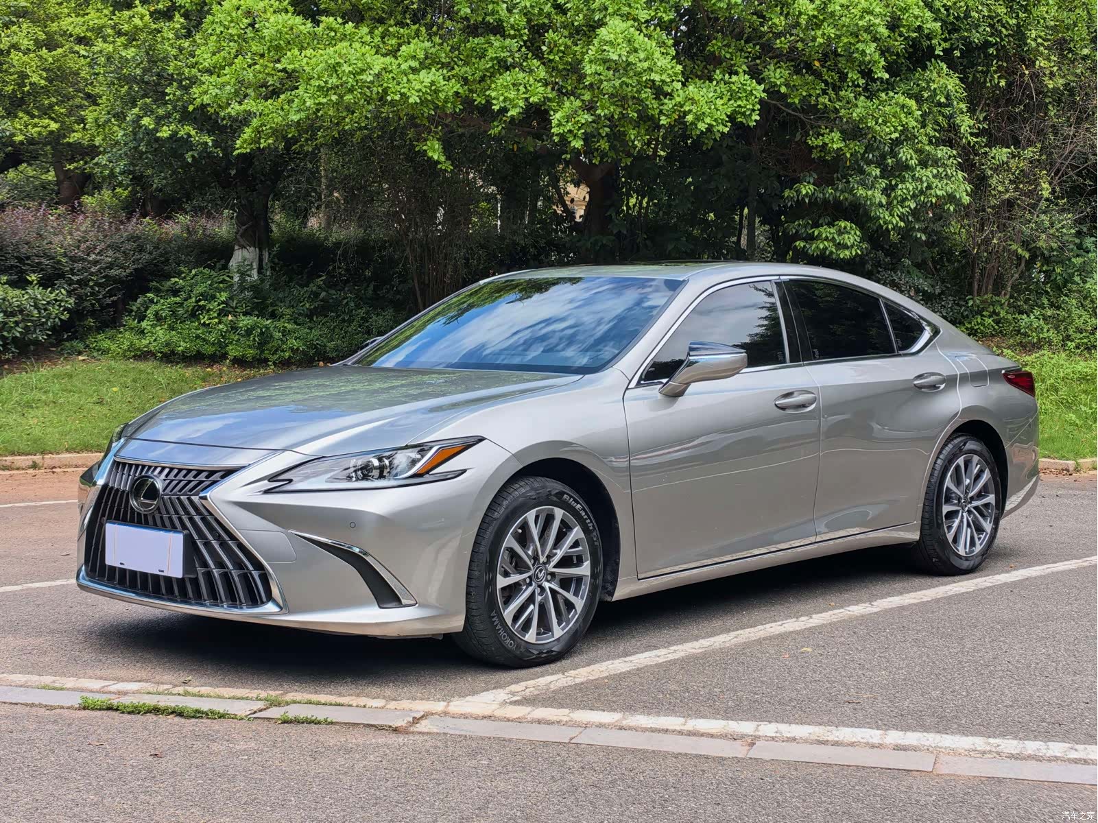 Lexus ES, 2024 3