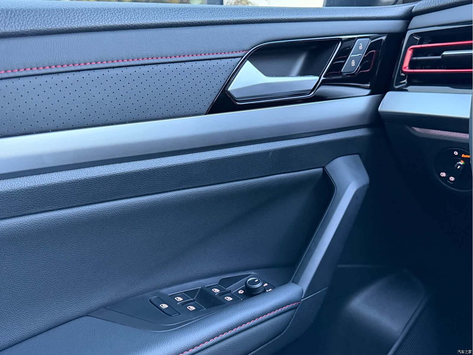 Volkswagen Lavida, 2025 11