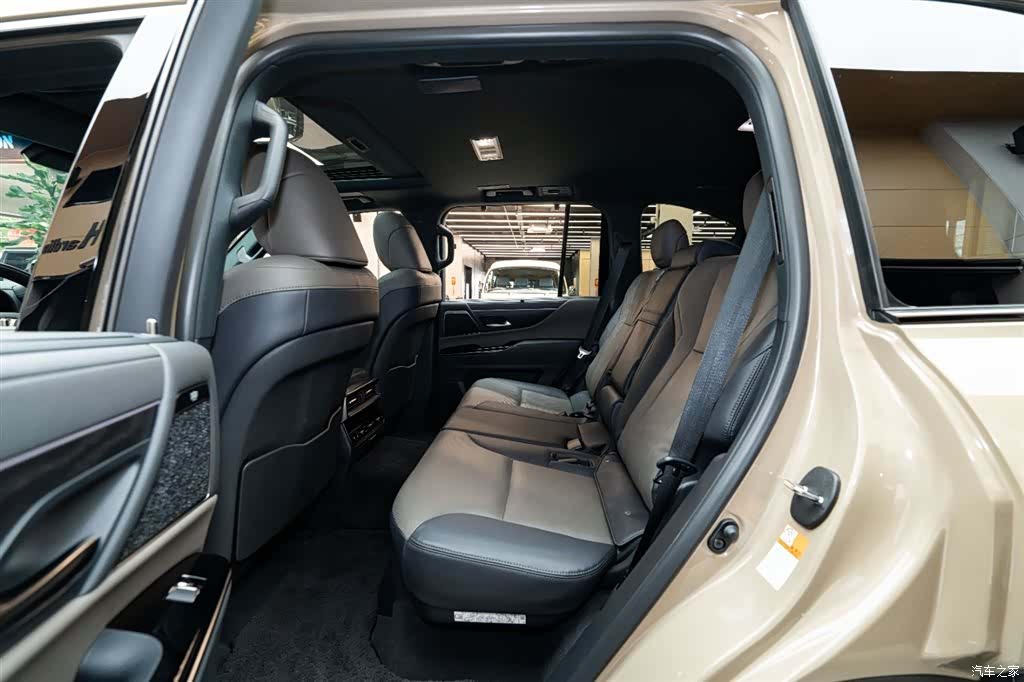 Lexus LX, 2025 9