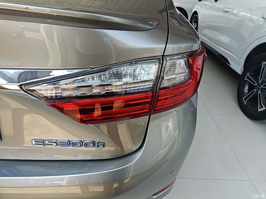 Lexus ES, 2018 8