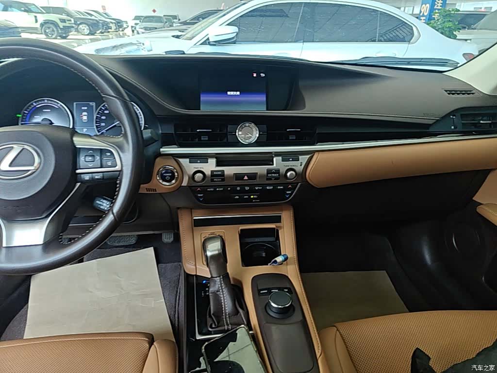 Lexus ES, 2018 13