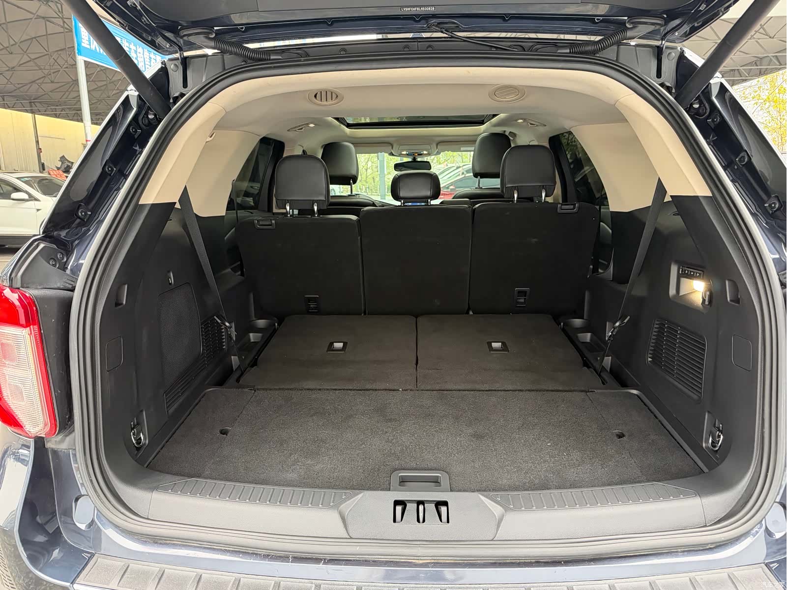 Ford Explorer, 2021 12