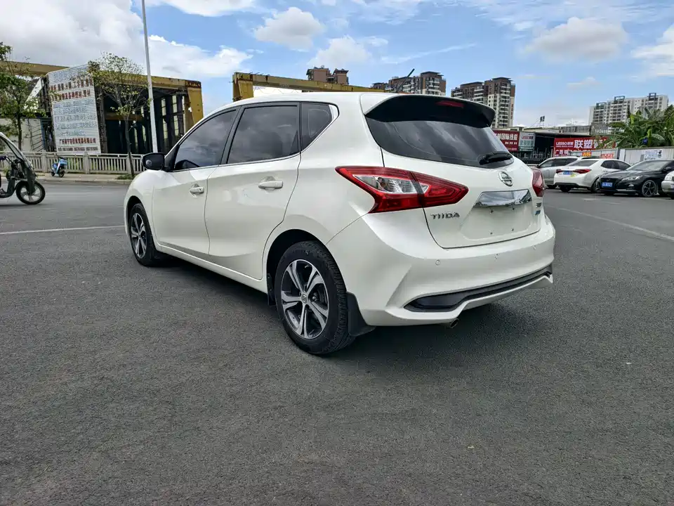 Nissan TIIDA