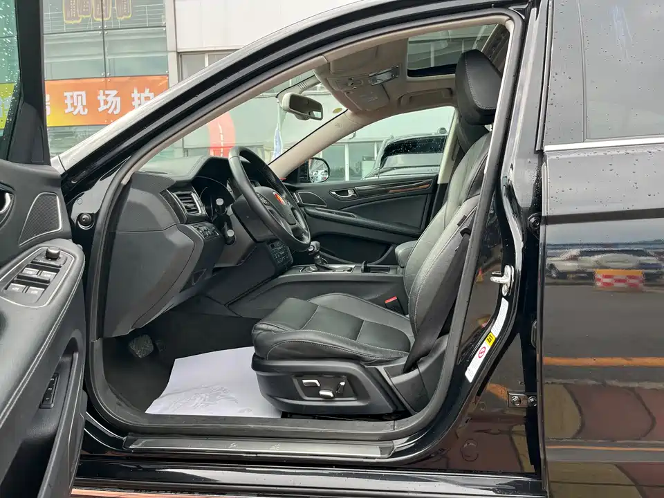 Hongqi H7