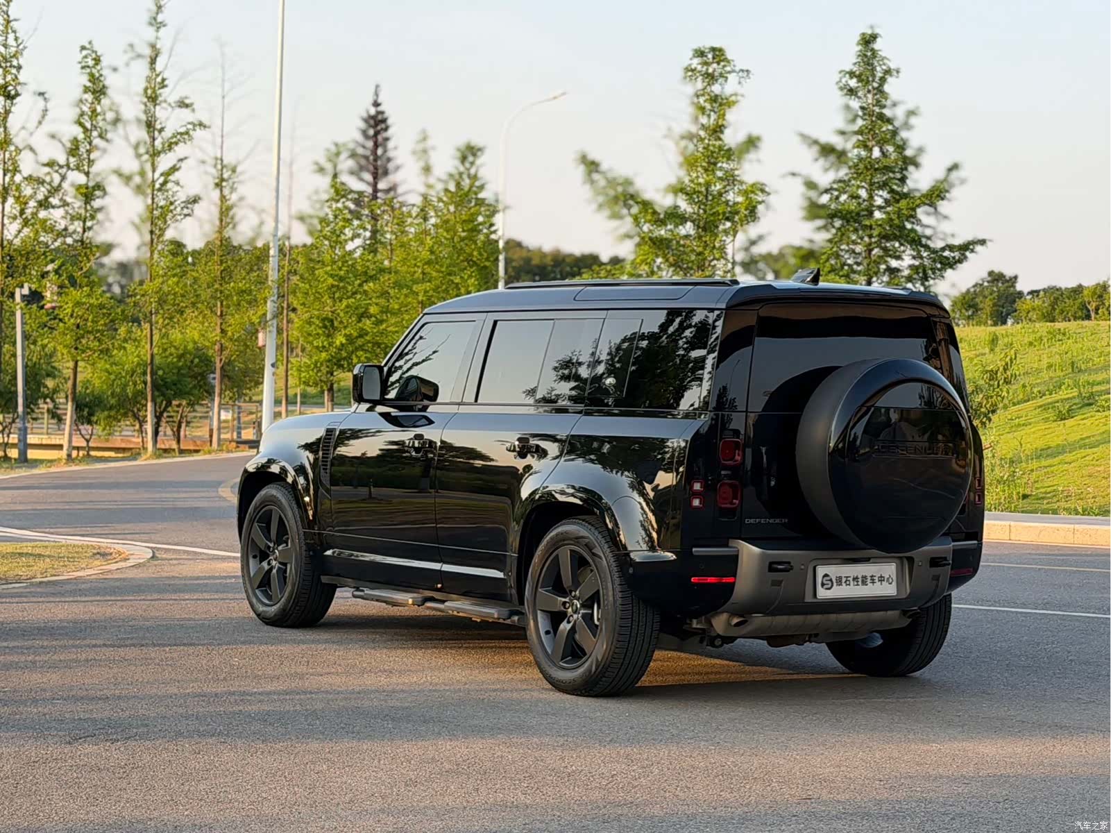 Land Rover Defender, 2024 4