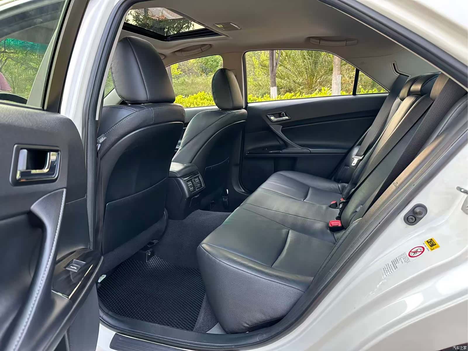 Toyota 2.5V, 2013 7