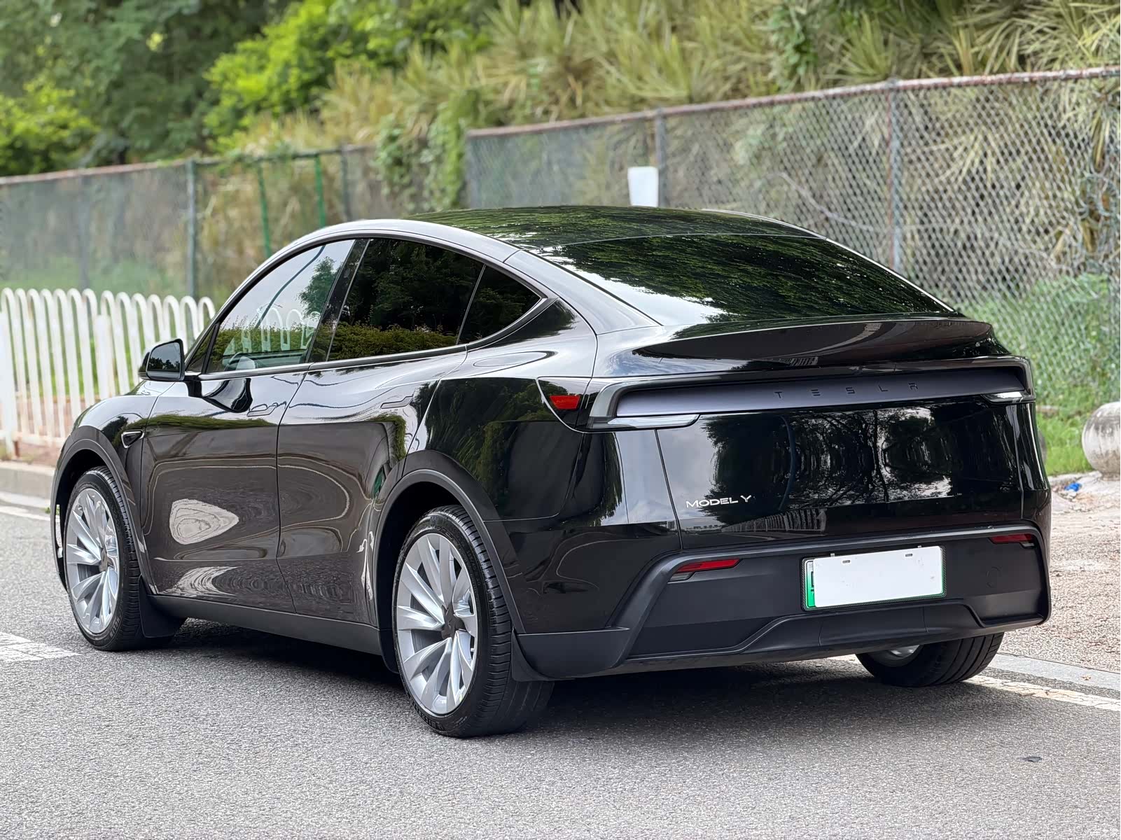Tesla Model Y, 2025 7