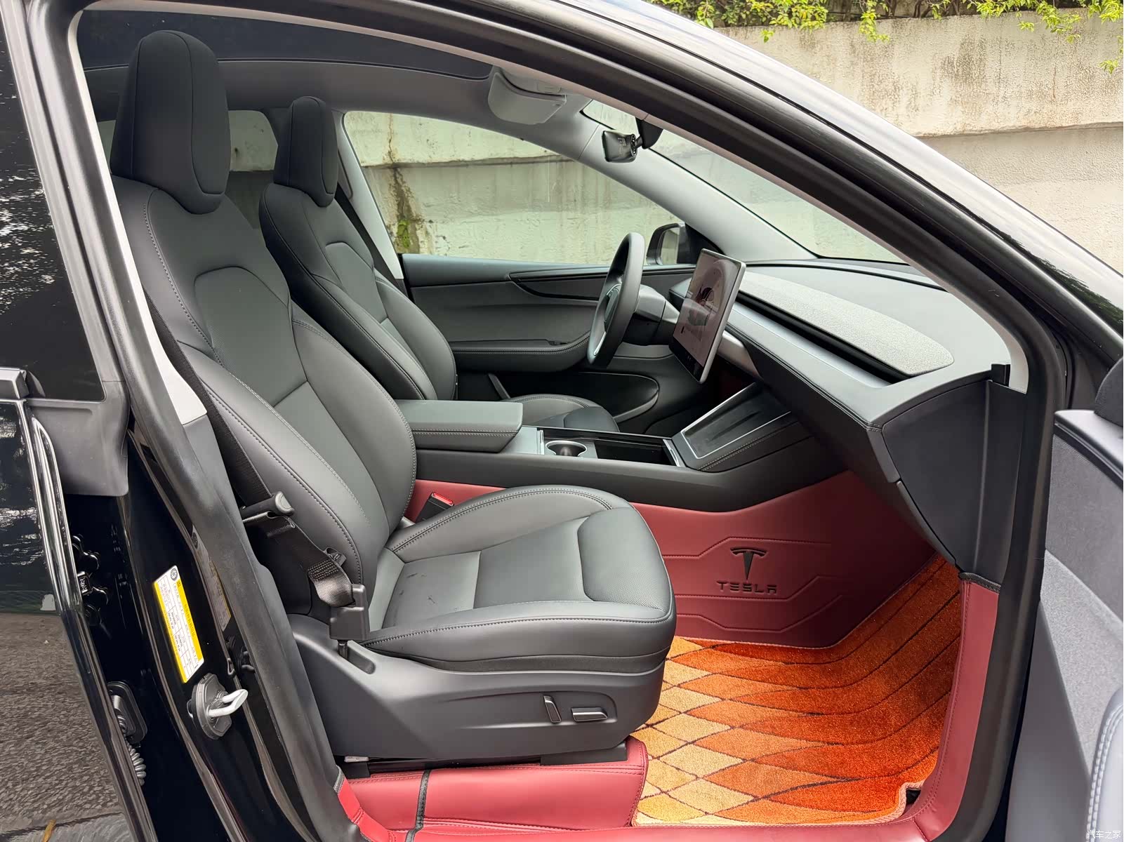 Tesla Model Y, 2025 13