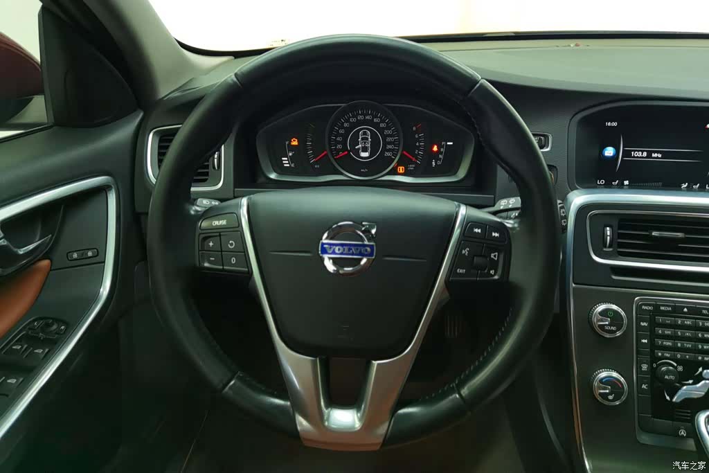 Volvo V60, 2015 15